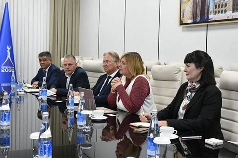 IGA and Uzbekneftegaz representatives at a meeting table