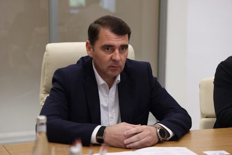 Uchrashuvda delegatsiya a’zolaridan biri