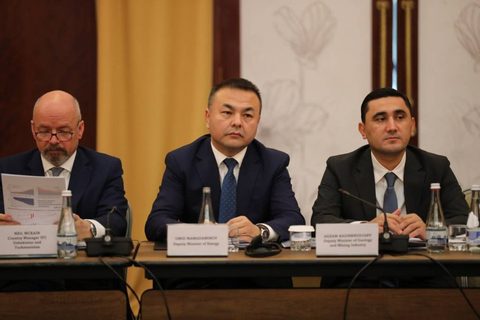 Выступающие в президиуме семинара